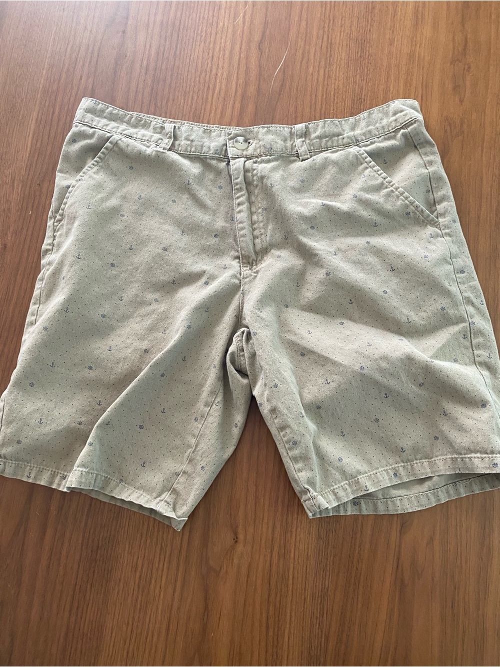 Men's Flat Front Light Khaki Shorts with Subtle Print